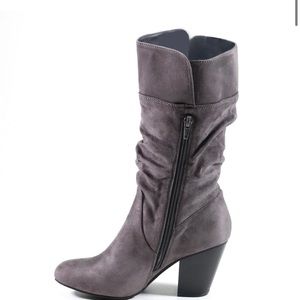 Gorgeous and comfortable grey boots